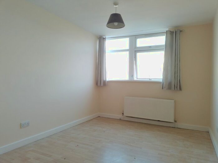 4 Bedroom Flat To Rent In New Cross Road, London, SE14