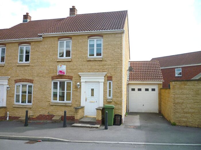 3 Bedroom Property To Rent In Henley Way, Frome, BA11