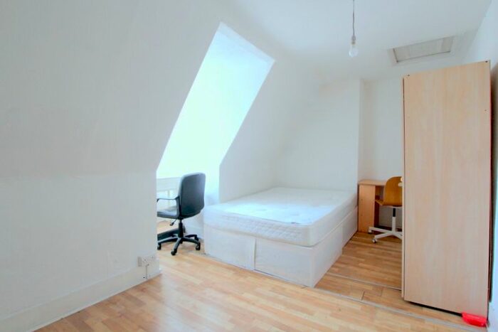 2 Bedroom Flat To Rent In Cromford Road, London, SW18