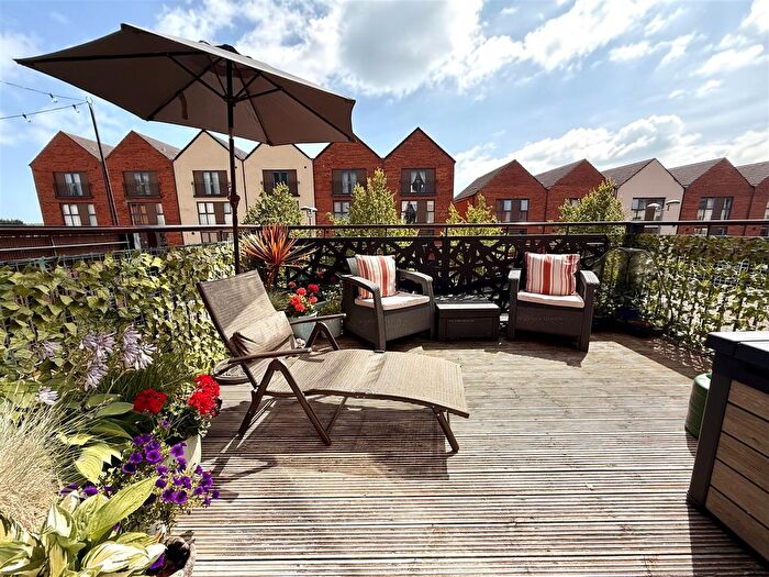 3 Bedroom Town House For Sale In Yr Hafan, Langdon Road, Marina, Swansea, SA1