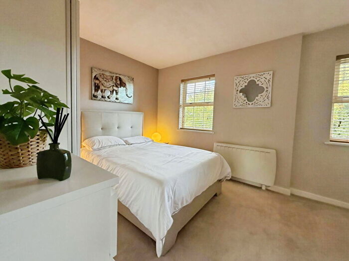 3 Bedroom End Of Terrace House For Sale In Oakleigh Close, Swanley, BR8