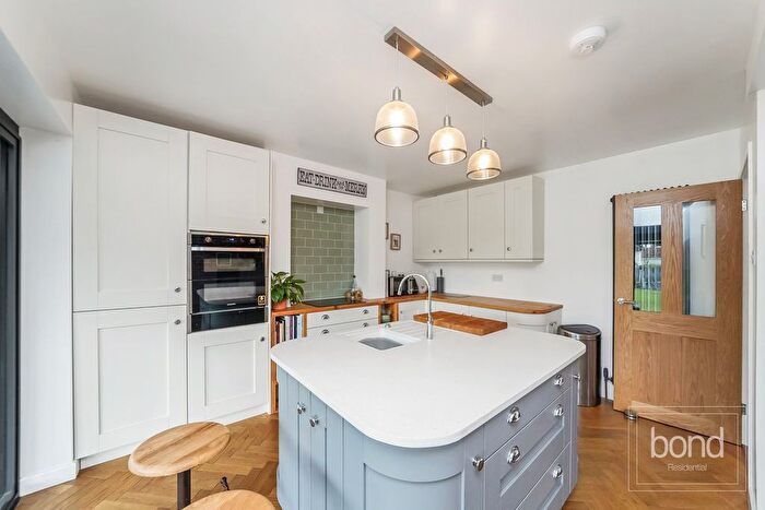 3 Bedroom Chalet For Sale In Chignal Road, Chelmsford, CM1