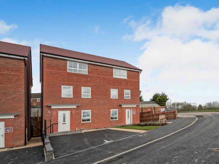 3 Bedroom Semi-Detached House To Rent In Hillcrest Road, Nuneaton, Warwickshire, CV10