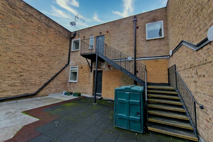 2 Bedroom Apartment To Rent In Queensway, Crawley, West Sussex, RH10