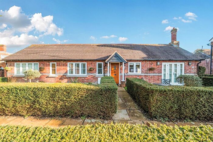 2 Bedroom Bungalow For Sale In Fairlawns, Burridge, SO31