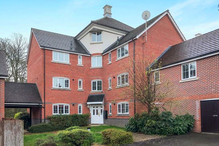 2 Bedroom Apartment To Rent In De Port Gardens, Chineham, RG24