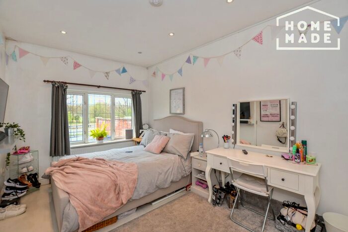3 Bedroom Semi-Detached House To Rent In Robin Hood Way, Kingston, SW15