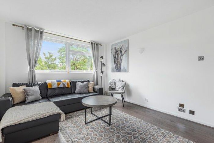 2 Bedroom Flat To Rent In Bromley Hill, Bromley, BR1