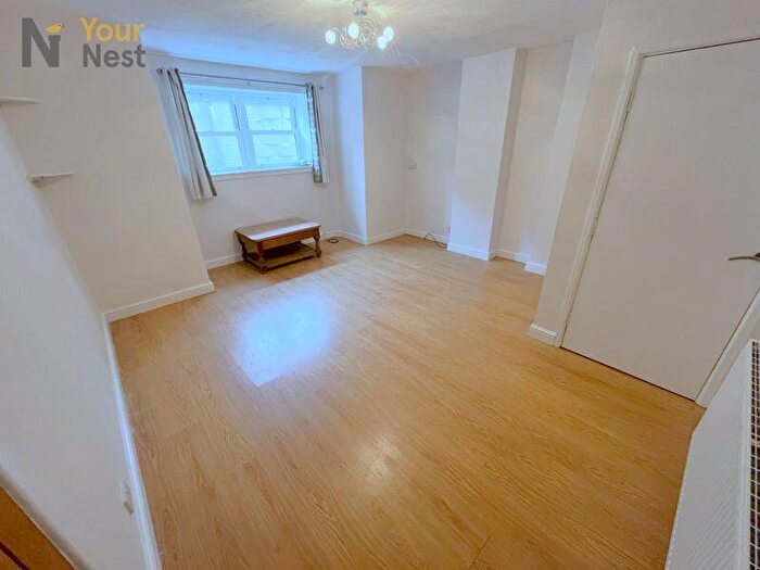 1 Bedroom Apartment To Rent In Garden Apartment, East Parade, Harrogate, HG1