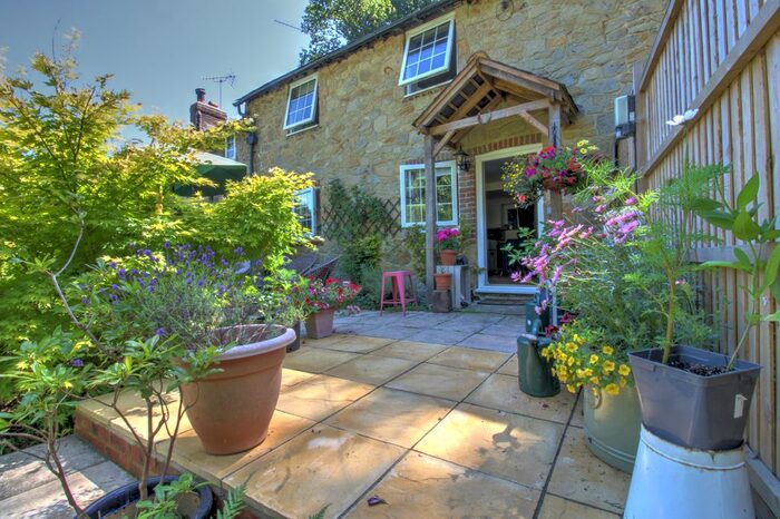 2 Bedroom Cottage For Sale In The Enterdent, Godstone, RH9
