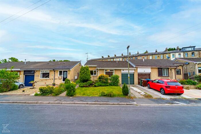 2 Bedroom Semi-Detached Bungalow For Sale In Sunnybank Close, Rossendale, BB4