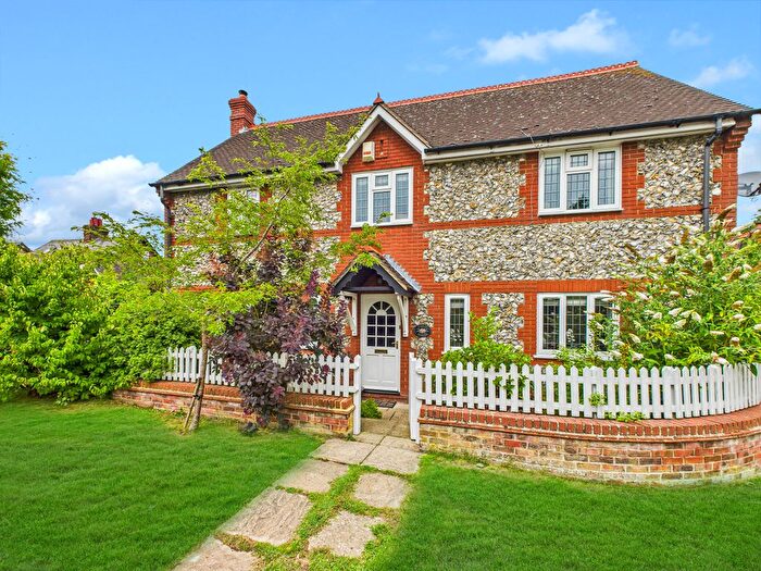 4 Bedroom Detached House For Sale In Watlington Road, Lewknor, Oxfordshire, OX49
