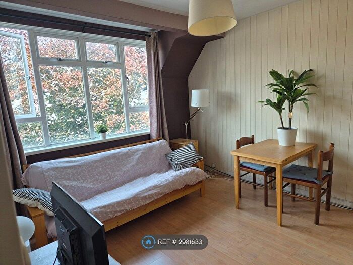1 Bedroom Flat To Rent In Oakworth Court, London, N8