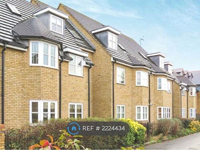 2 Bedroom Flat To Rent In Brocket Court, Hoddesdon, EN11