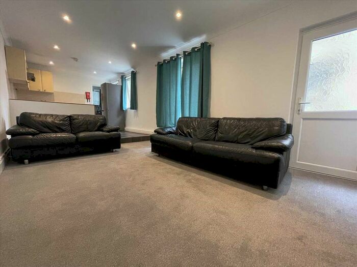 2 Bedroom Flat To Rent In Ermington Terrace, Mutley, Plymouth PL4