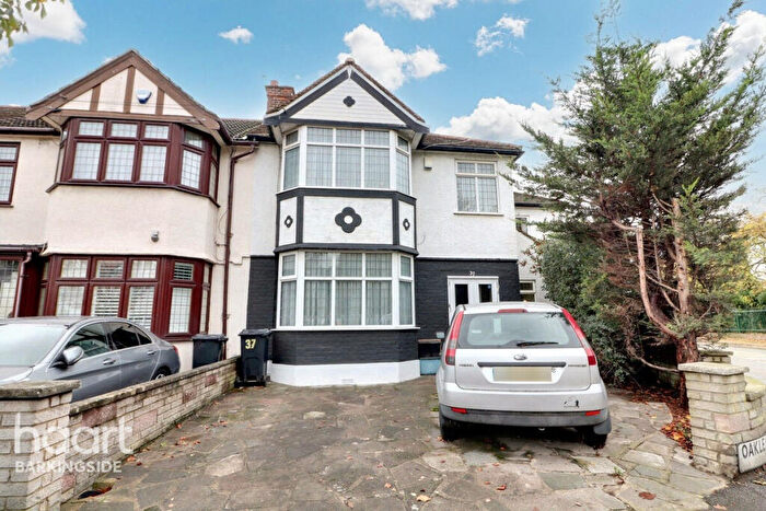 4 Bedroom End Of Terrace House For Sale In Oakleafe Gardens, Barkingside, IG6