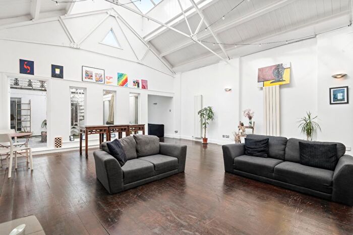 3 Bedroom Flat To Rent In Terretts Place, Islington, N1