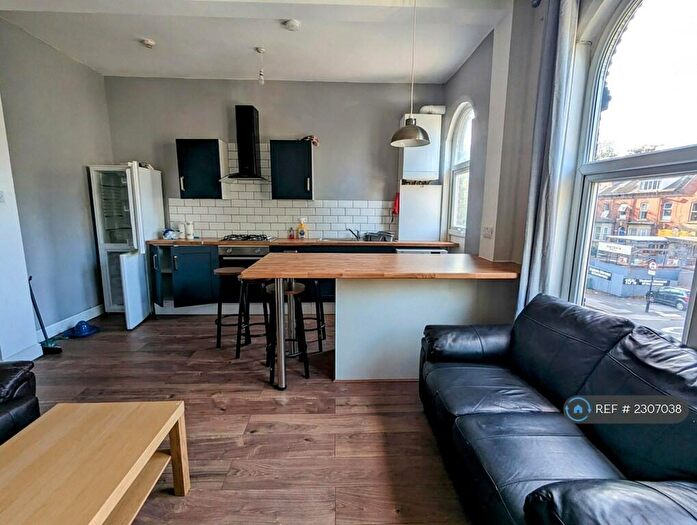 5 Bedroom Terraced House To Rent In Victoria Road, Leeds, LS6