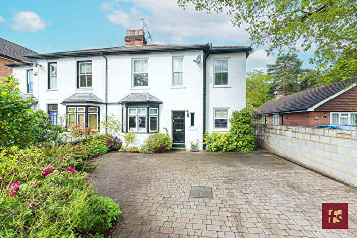 3 Bedroom Semi Detached House For Sale In New Wokingham Road, Crowthorne, RG45