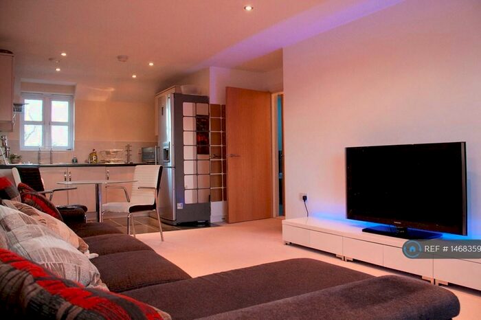 2 Bedroom Flat To Rent In Montgomery Avenue, Leeds, LS16