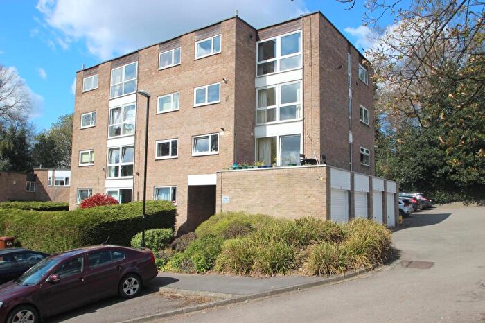 2 Bedroom Flat To Rent In Gledhow Wood Close, Leeds, West Yorkshire, Uk, LS8