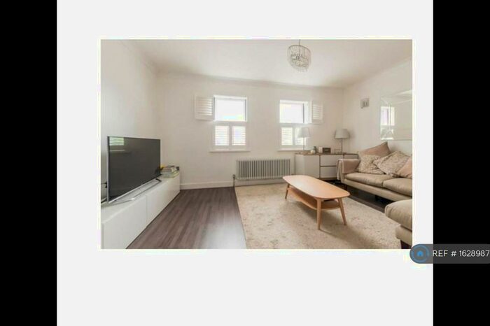 2 Bedroom Flat To Rent In Melford Road, London, SE22