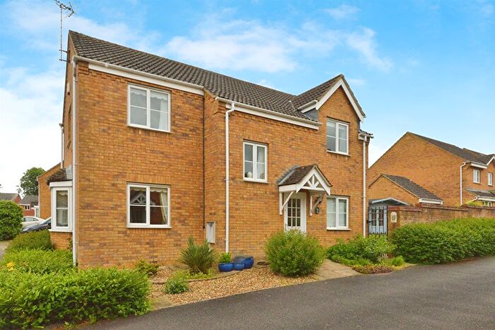 4 Bedroom Detached House For Sale In Chapmans Drive, Old Stratford, Milton Keynes, MK19