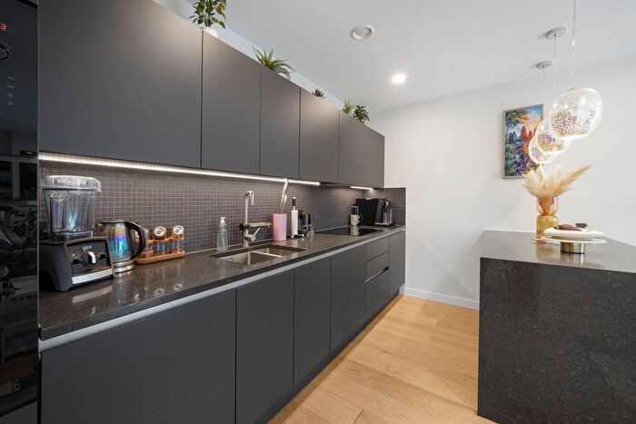 2 Bedroom Flat To Rent In Middle Road, Hanwell, W7