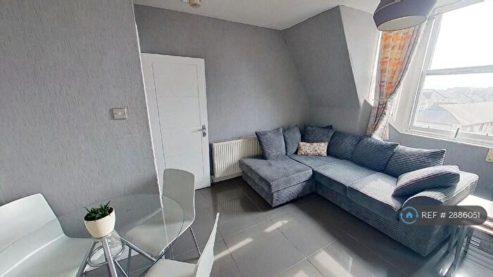 3 Bedroom Flat To Rent In Constitution Street, Edinburgh, EH6
