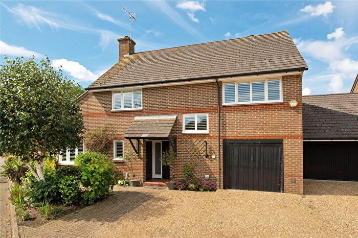 4 Bedroom Link Detached House For Sale In Brisson Close, Esher, Surrey, KT10