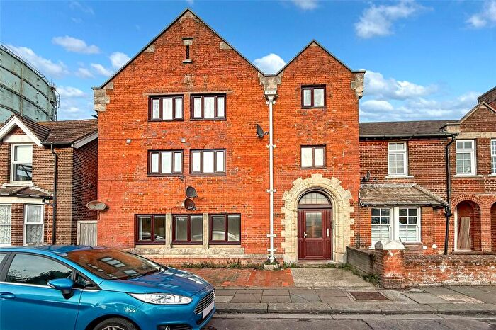 1 Bedroom Apartment For Sale In Gloucester Road, Littlehampton, West Sussex, BN17