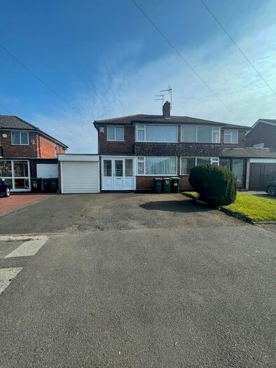 3 Bedroom Semi-Detached House To Rent In Theodore Close, Oldbury, B69