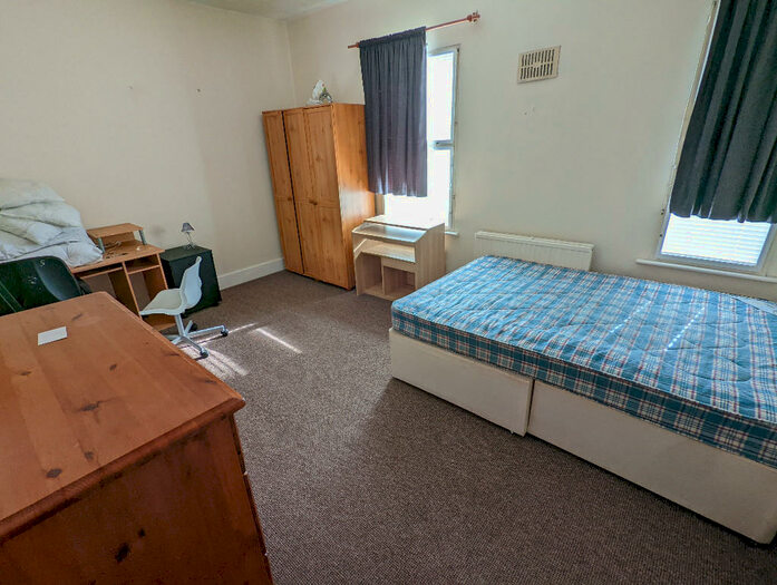 4 Bedroom Terraced House To Rent In London Road, Reading, Berkshire, RG1