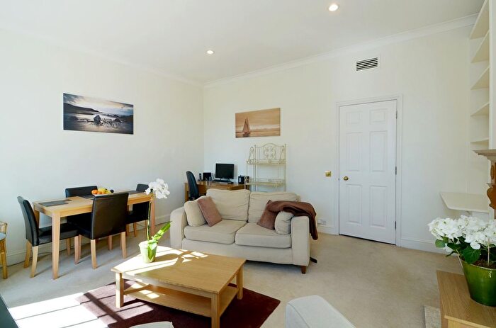 2 Bedroom Flat To Rent In Millbank, London, SW1P
