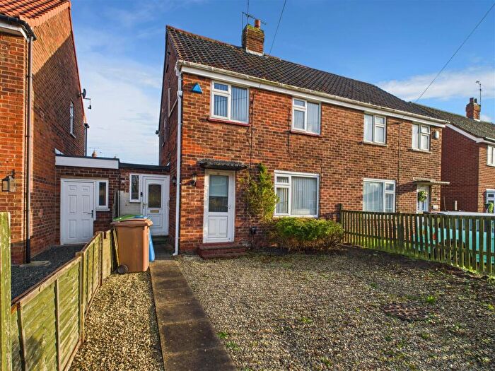 2 Bedroom Semi Detached House For Sale In Plantation Drive, North Ferriby, HU14