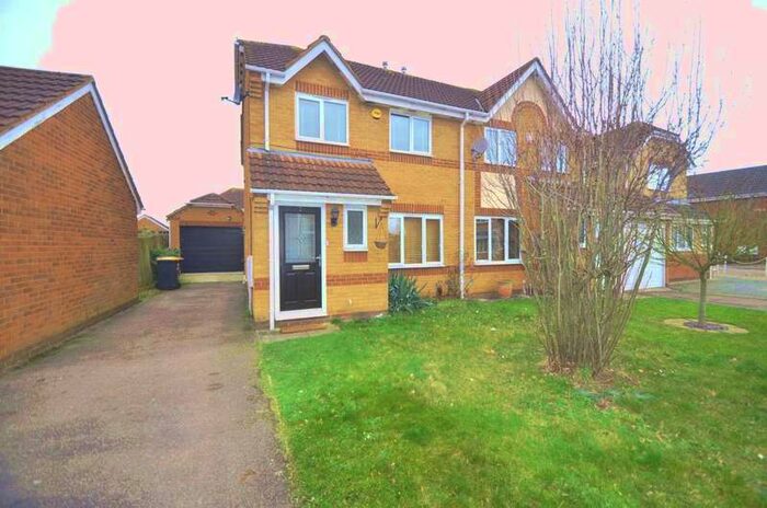 3 Bedroom Semi-Detached House To Rent In Bedford, MK42