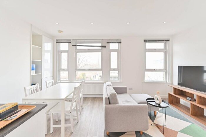 2 Bedroom Flat To Rent In Lavender Hill, , Battersea, London, SW11