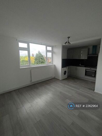 3 Bedroom Flat To Rent In Intalbury Avenue, Aylesbury, HP19