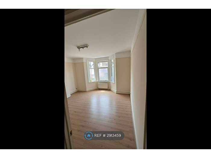 3 Bedroom Semi Detached House To Rent In Belmont Road, Sutton, SM2