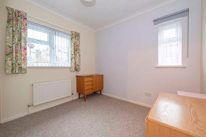 2 Bedroom Detached Bungalow For Sale In Farriers Way, Uckfield, TN22