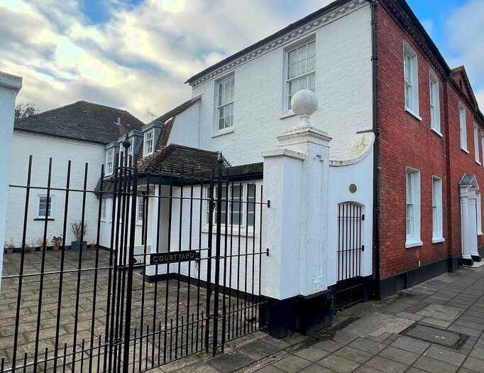 2 Bedroom Flat To Rent In Westgate, Chichester, PO19