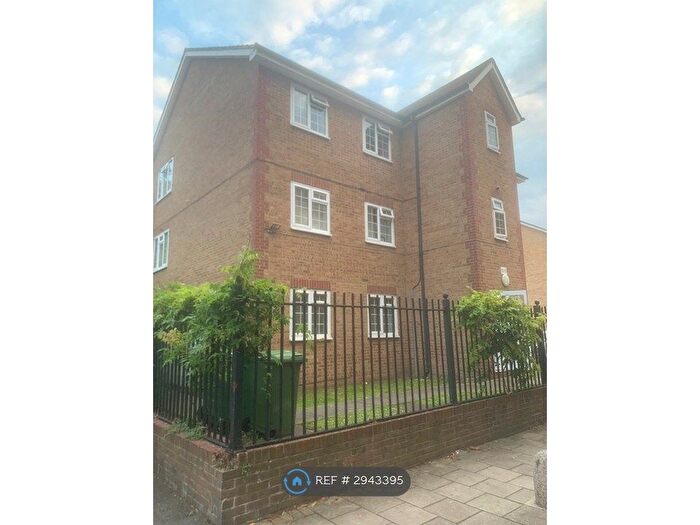2 Bedroom Flat To Rent In Havil Street, London, SE5