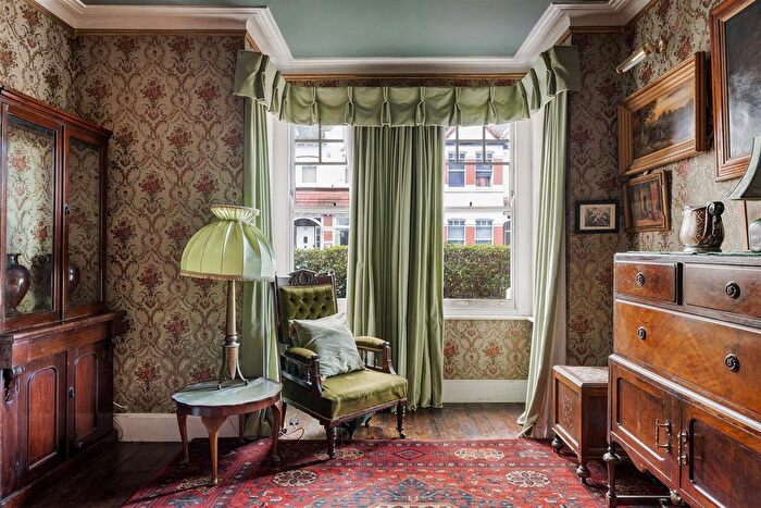 3 Bedroom Terraced House For Sale In Ridgdale Street, London, E3