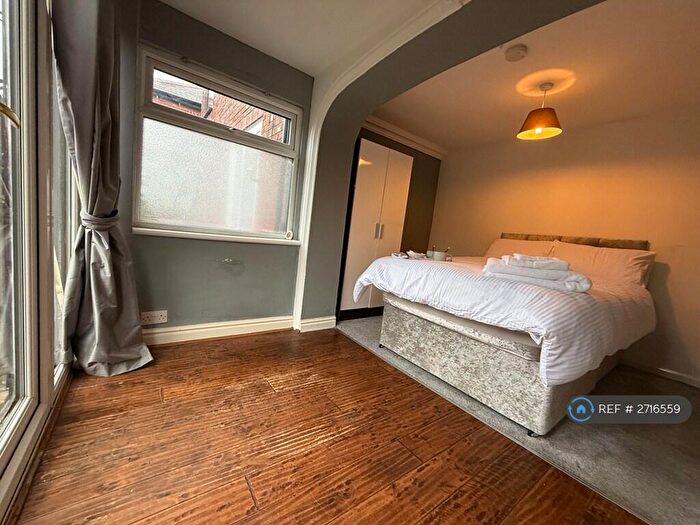 3 Bedroom Semi Detached House To Rent In Chesterton Grove, Droylsden, M43