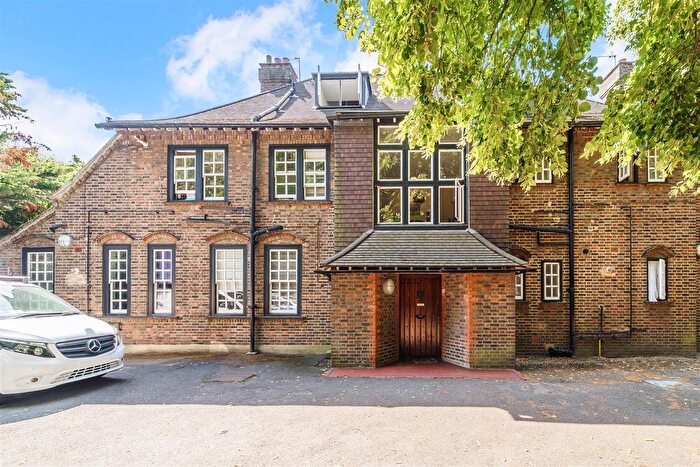 3 Bedroom Flat To Rent In Sheridan Road, Wimbledon, SW19