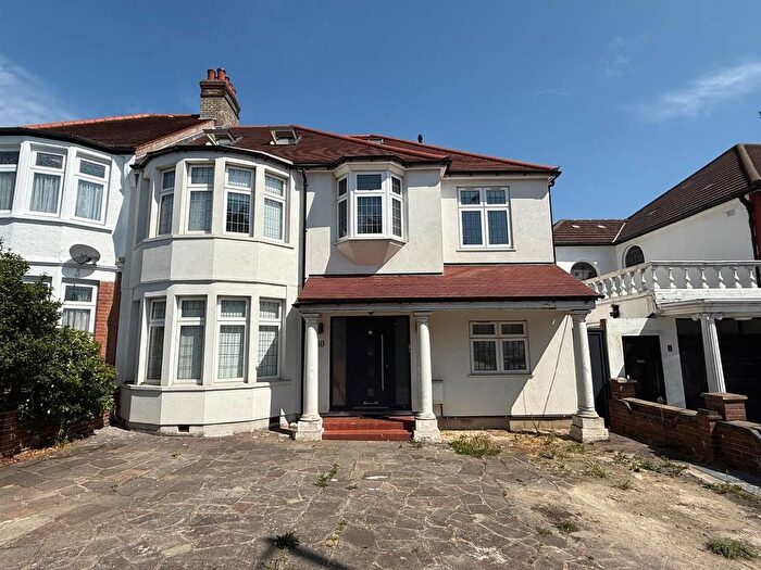 3 Bedroom Flat To Rent In Bourne Hill, London, N13