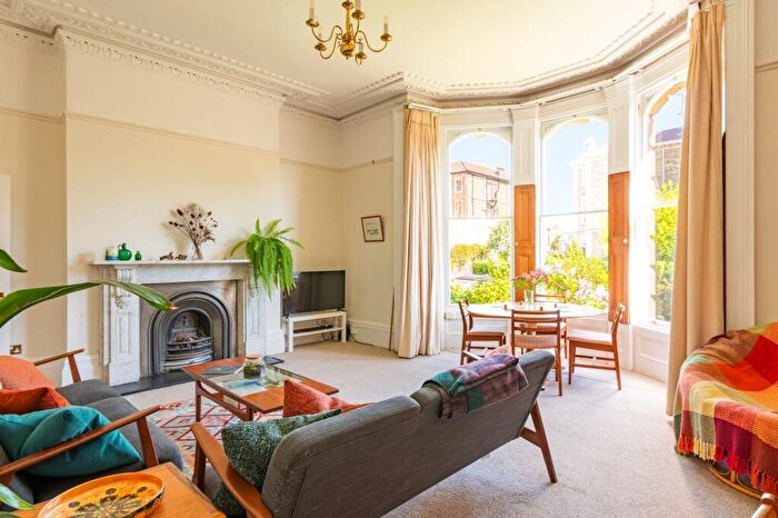 2 Bedroom Flat For Sale In Miles Road, Bristol, BS8