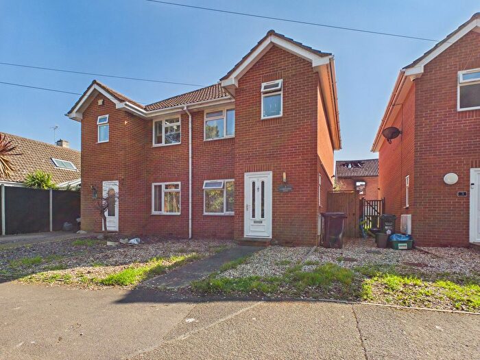 3 Bedroom Semi-Detached House For Sale In Amberwood Mews, Bridgwater, TA6