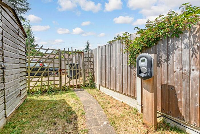 3 Bedroom End Of Terrace House For Sale In Hawley Road, Dartford, Kent, DA1