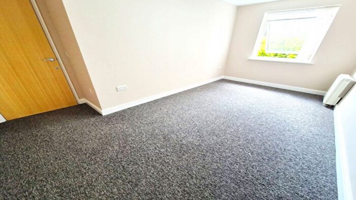 2 Bedroom Flat To Rent In Gean Court, N11